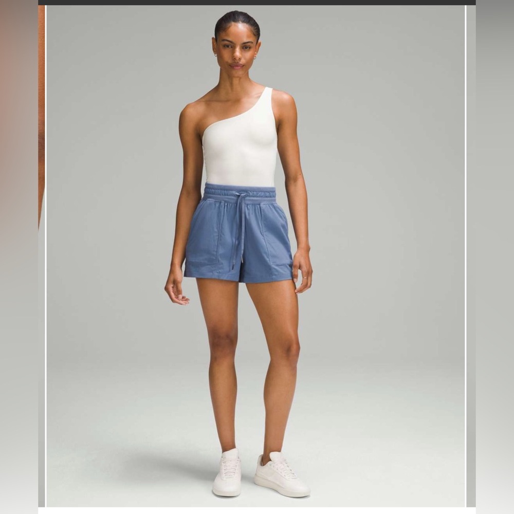 BNWOT Lululemon Dance Studio High-Rise Short 3.5" Inseam